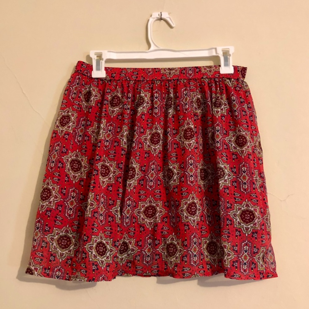 🌴Red patterned skirt